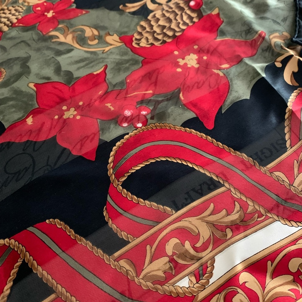SOLD Vintage ladies holiday silk scarf - Picture 6 of 9